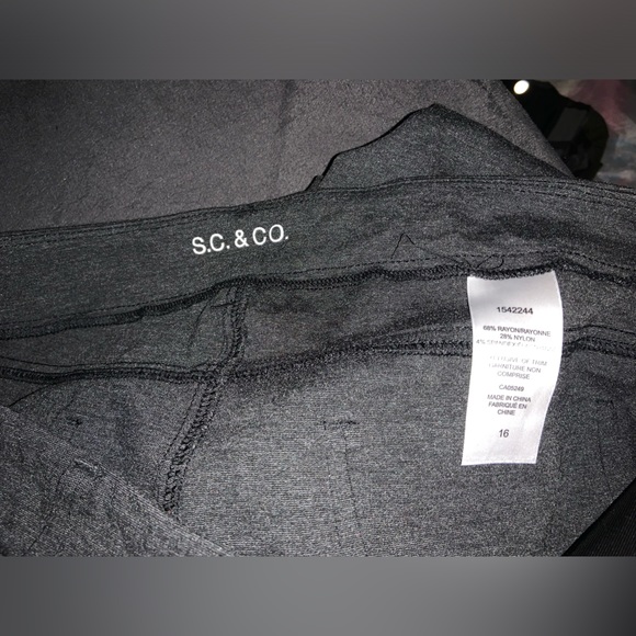 4 Pairs of Size 16 Pants - Picture 7 of 9